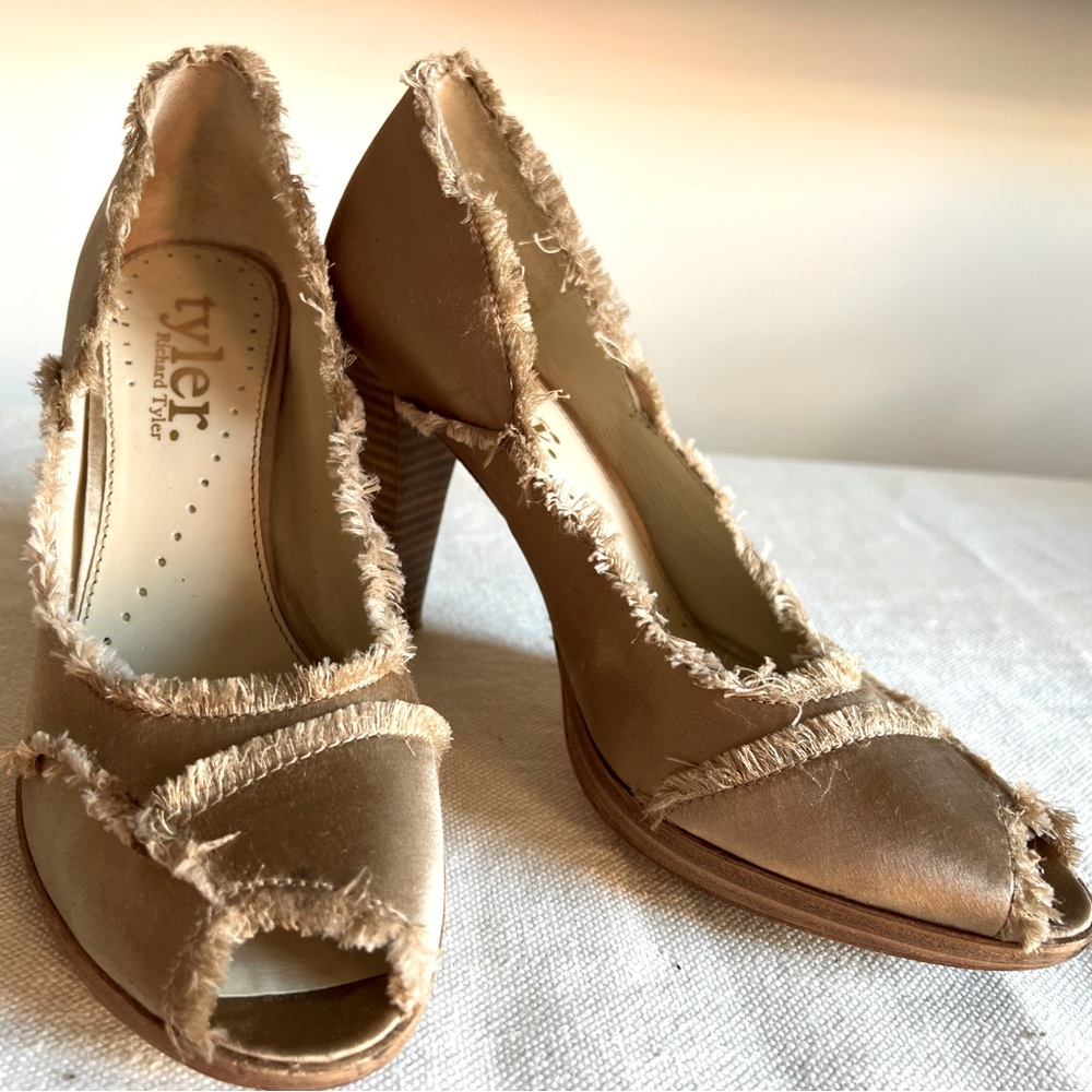 Richard Tyler frayed satin heels in Camel color - Sz 8. Worn 6-8 times.